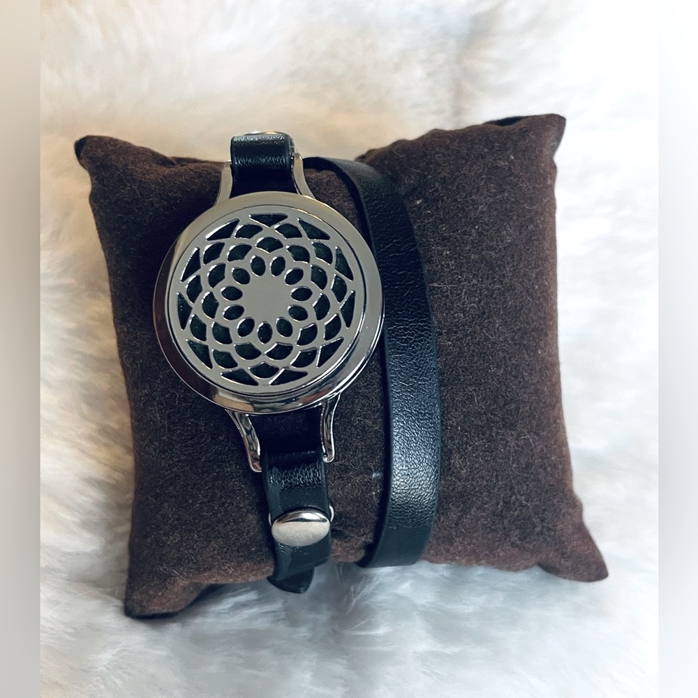 Equsupro essential oil collection and diffuser bracelet.